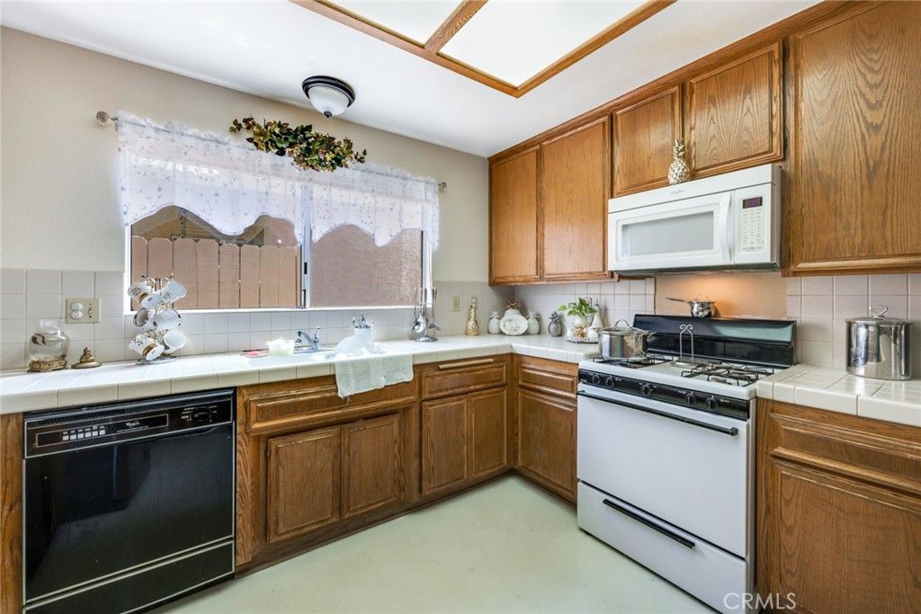 listing image 130723122729214263287