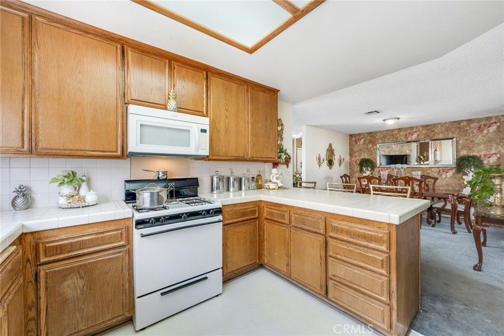 listing image 130726844757884783520