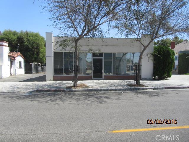 Office building in downtown Hemet. 6723 square foot lot with parking lot in back.