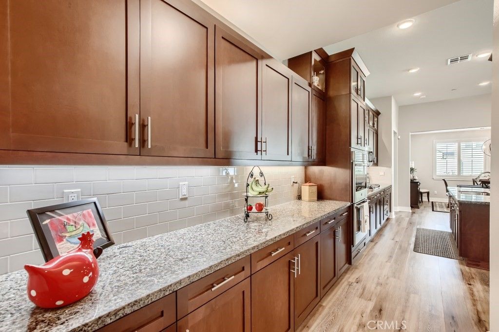 listing image 130729461655485898663
