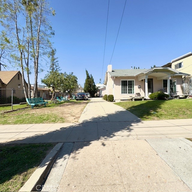 Main image without alt text