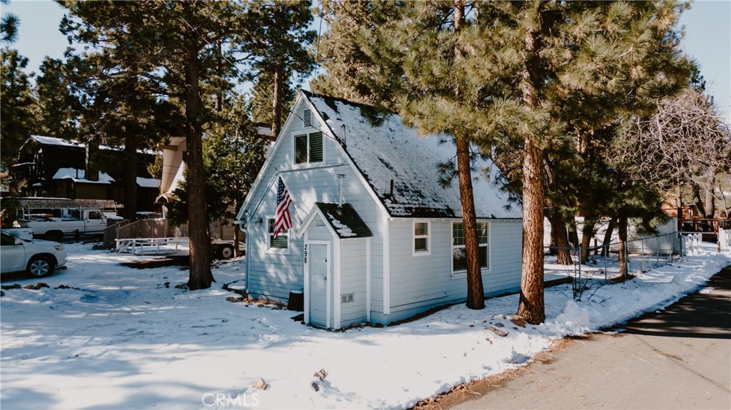 Main image without alt text