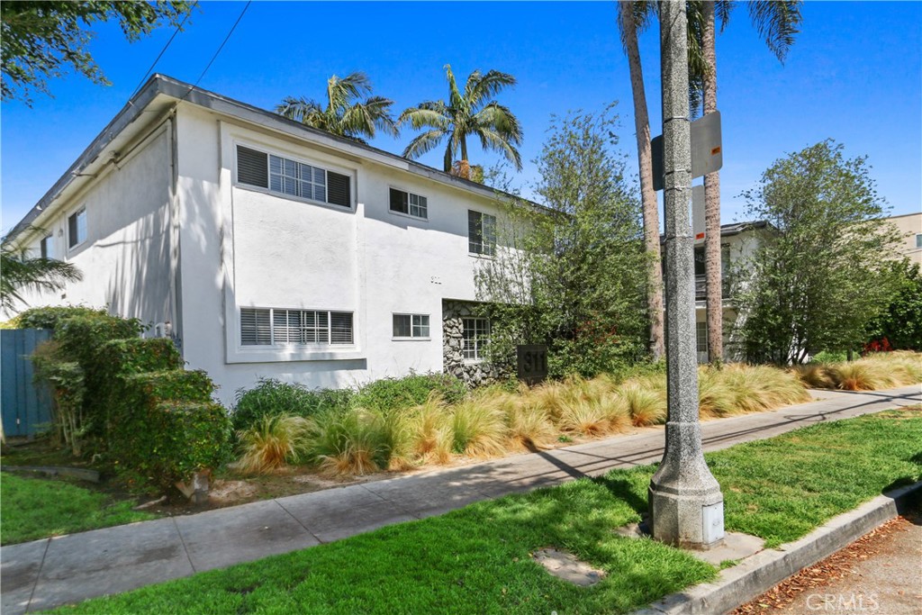 We are pleased to present a 16-unit multifamily property located at 311-315 Junipero Avenue located in Long Beach, CA. Built in 1954, the subject property consists of 11,316 rentable square feet spread throughout a 13,000 square foot lot. The building consists of ten 1-bedroom / 1-bathroom units, and six 2-bedroom / 1 -bathroom unit. It contains eight garages and a communal patio for tenants.
The units were fully renovated and re-imagined, including creative amenities such as new kitchens & bathrooms, vinyl floors, and open living areas. The layout for each unit was redesigned to maximize living space, emphasize natural light, and to accentuate modern architectural elements.
Tenants enjoy living between Downtown Long Beach and Belmont Shore, a short distance to local beaches, California State University of Long Beach, as well as shopping, restaurants, and nightlife. The city of Long Beach continues to progress forward and is currently experiencing major redevelopment. The Long Beach port is undergoing $4.4 billion in future redevelopment that will create 14,000 new and permanent jobs in Southern California. The city is undergoing a building boom with more than $5 billion in private and public investments in various stages of development. The new $520 million Long Beach Civic Center development will house a new City Hall, Port of Long Beach headquarters and the Main Library. Long Beach sustains its ability to attract renters due to its strong economy and quality of life.