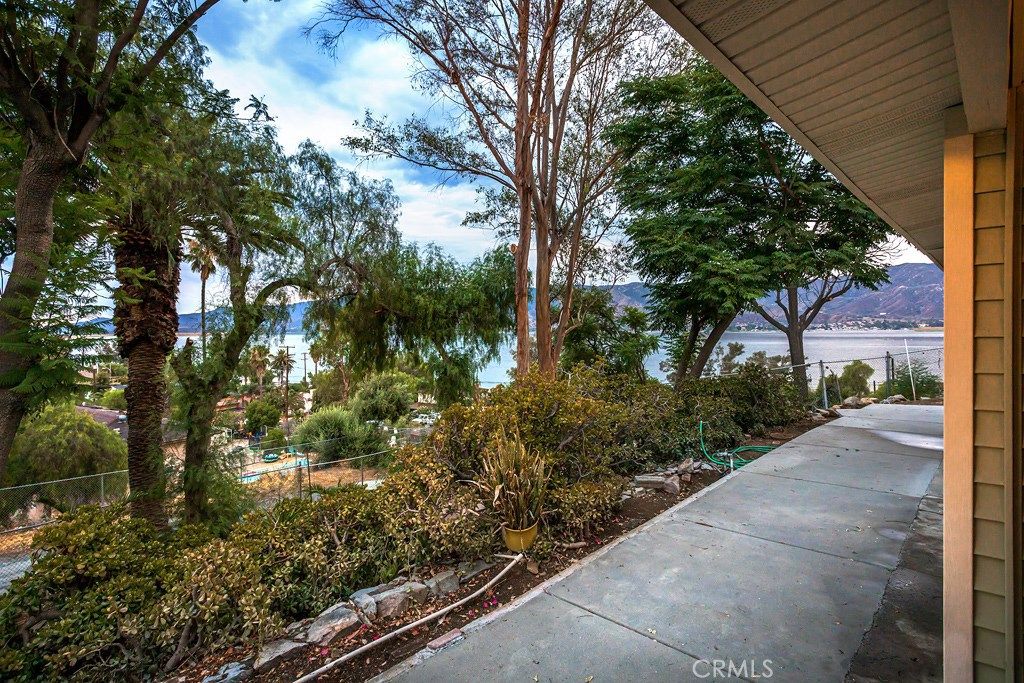 listing image 130724769958755065857