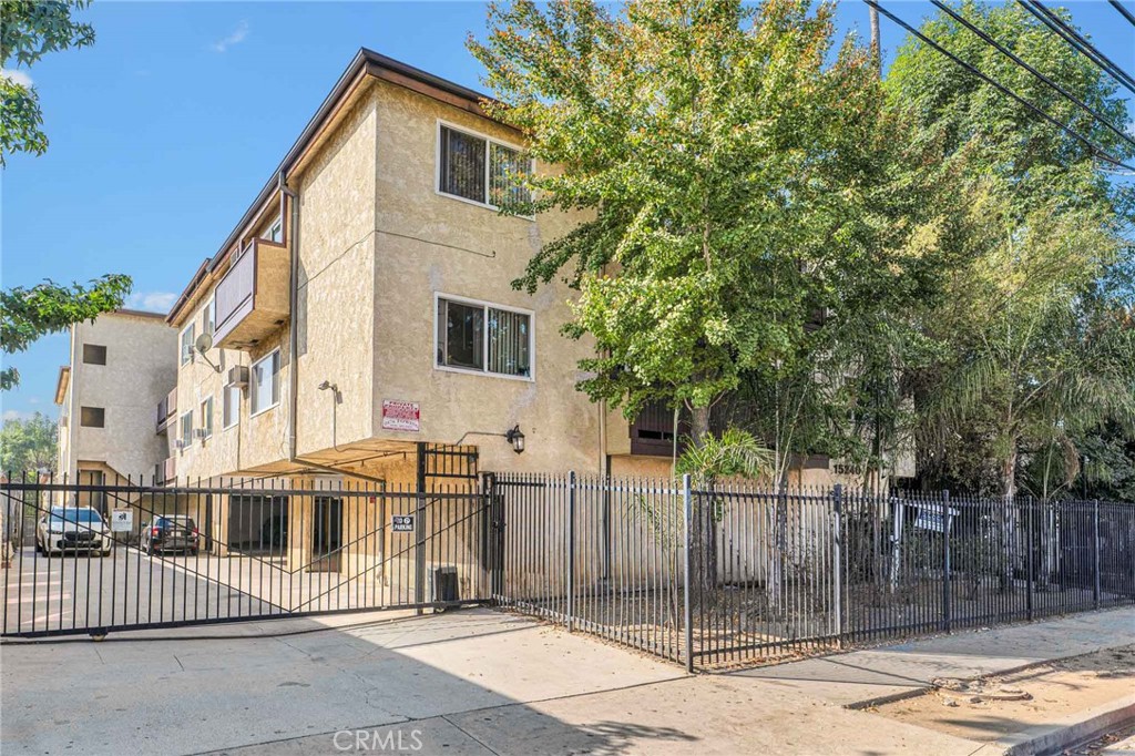 Properties 2 15240 Nordhoff Street