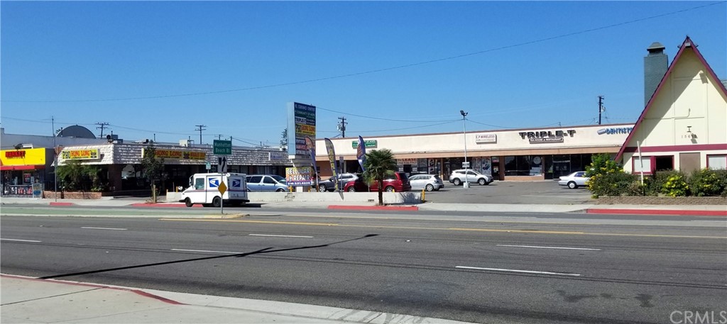 Close to El Camino College, near the corner of Crenshaw Blvd. & Manhattan Beach Blvd. This location is well known to the El Camino College students and nearby neighbors including the Vietnamese, Chinese & Filipino communities in the area.