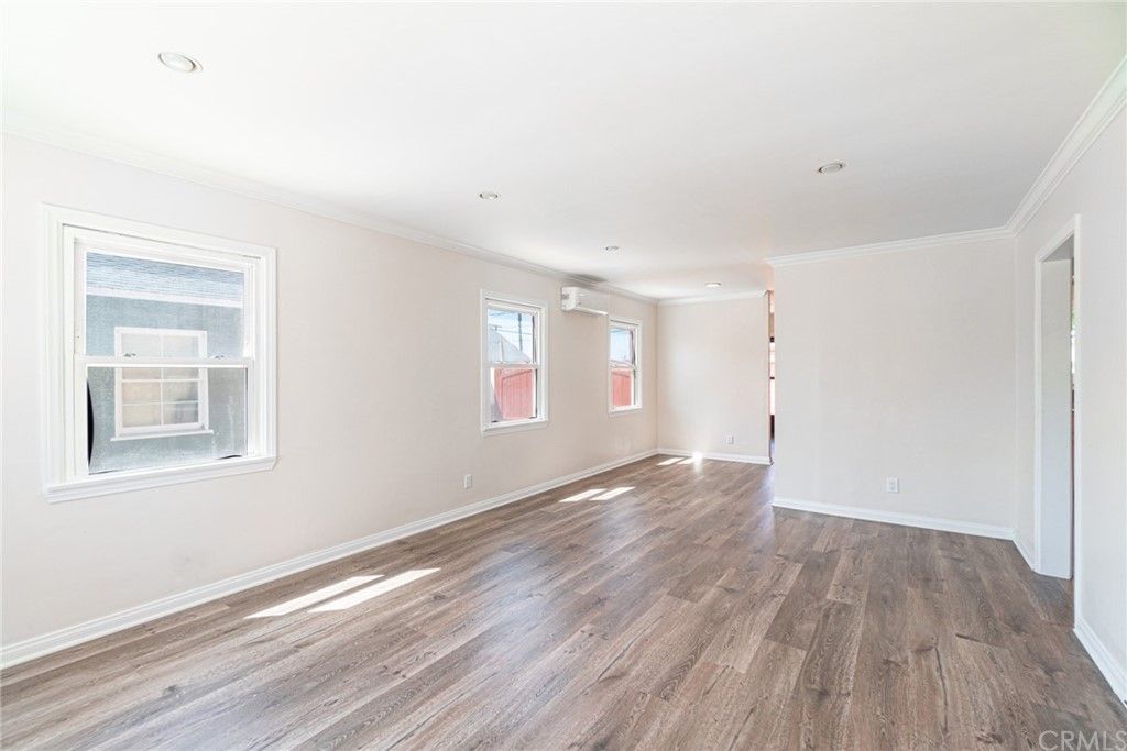 listing image 13072546080623
