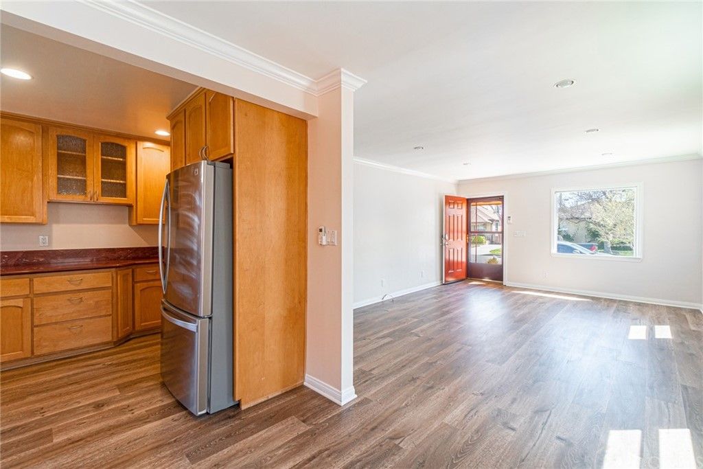 listing image 1307958660163
