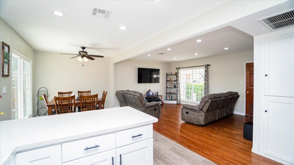 listing image 130721115215424528563