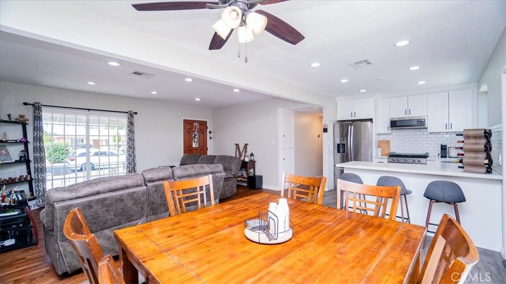 listing image 130725448675710219417