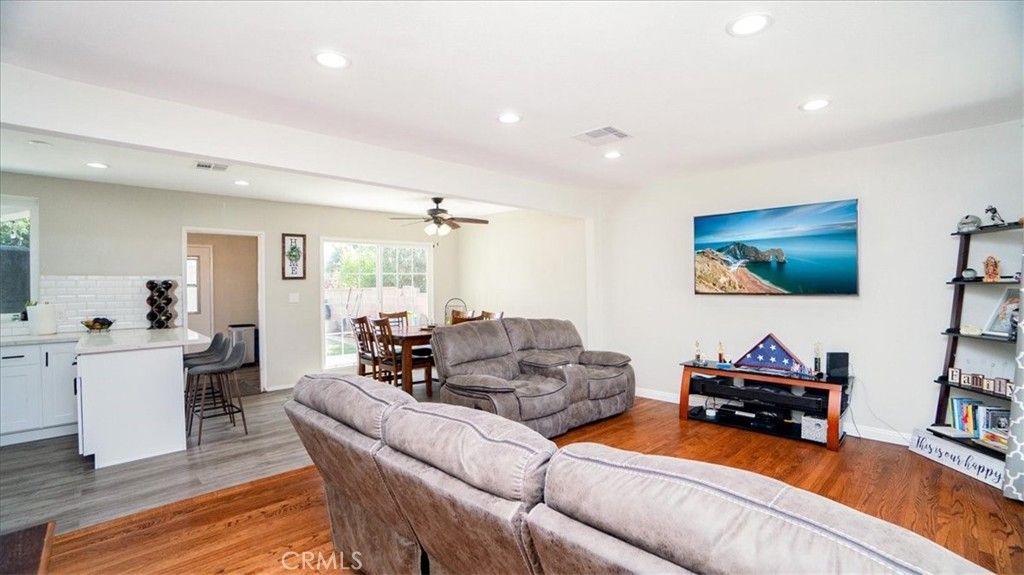 listing image 130725067366647724349