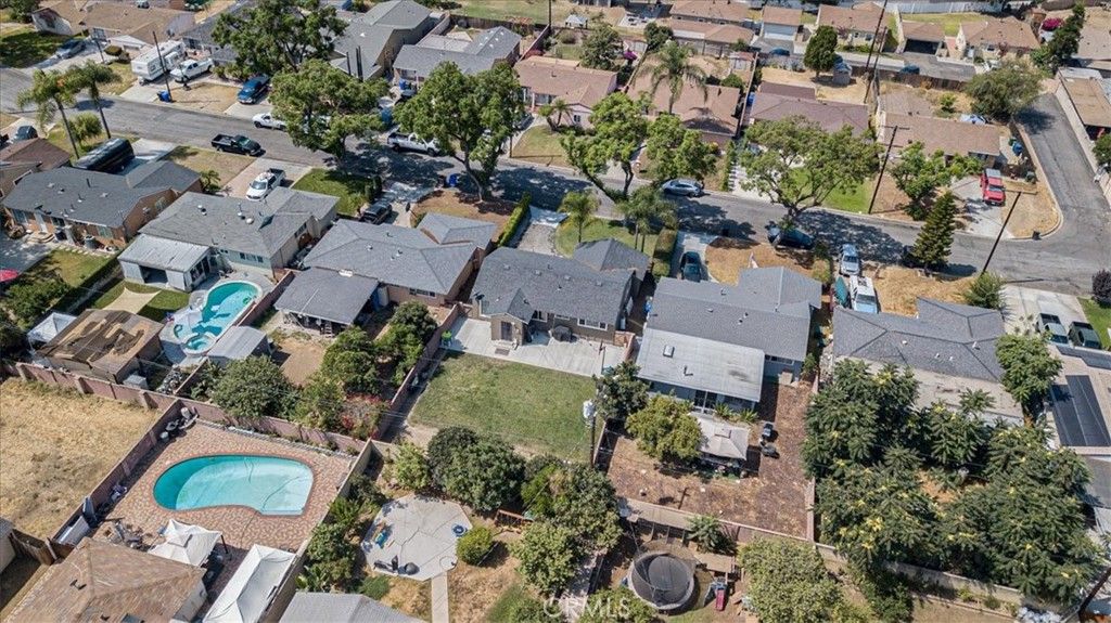 listing image 130724755327090893702