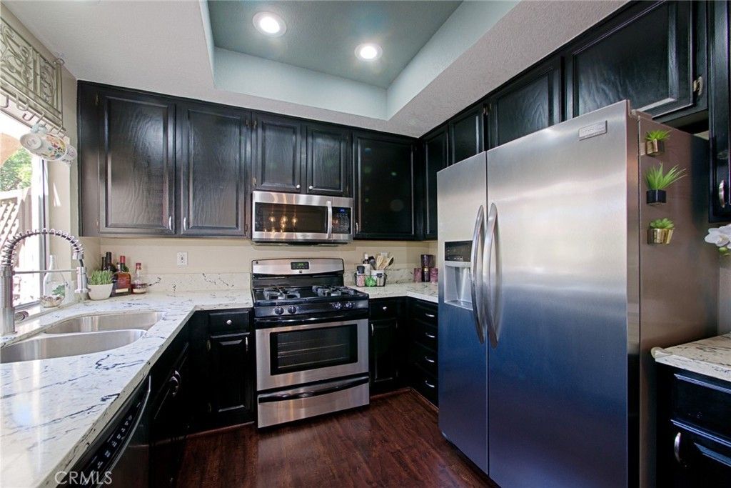 listing image 130720853332653650985