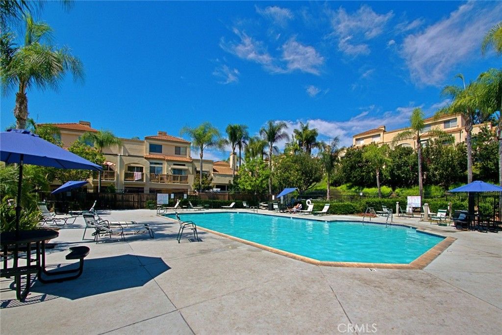 listing image 130723998854991439652