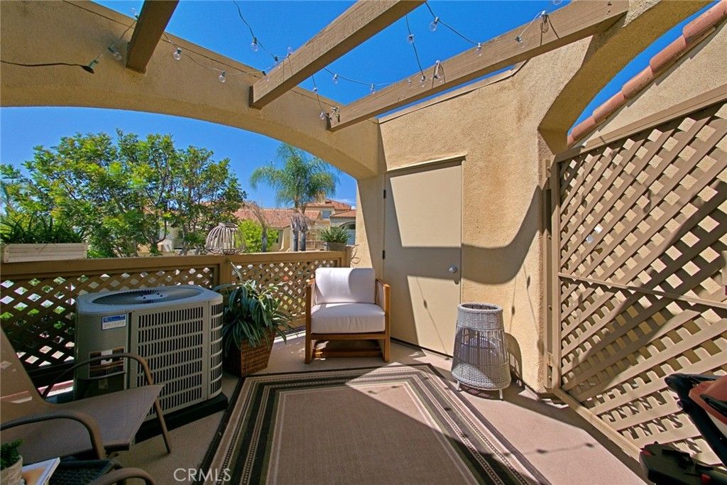 listing image 130722271848237779663