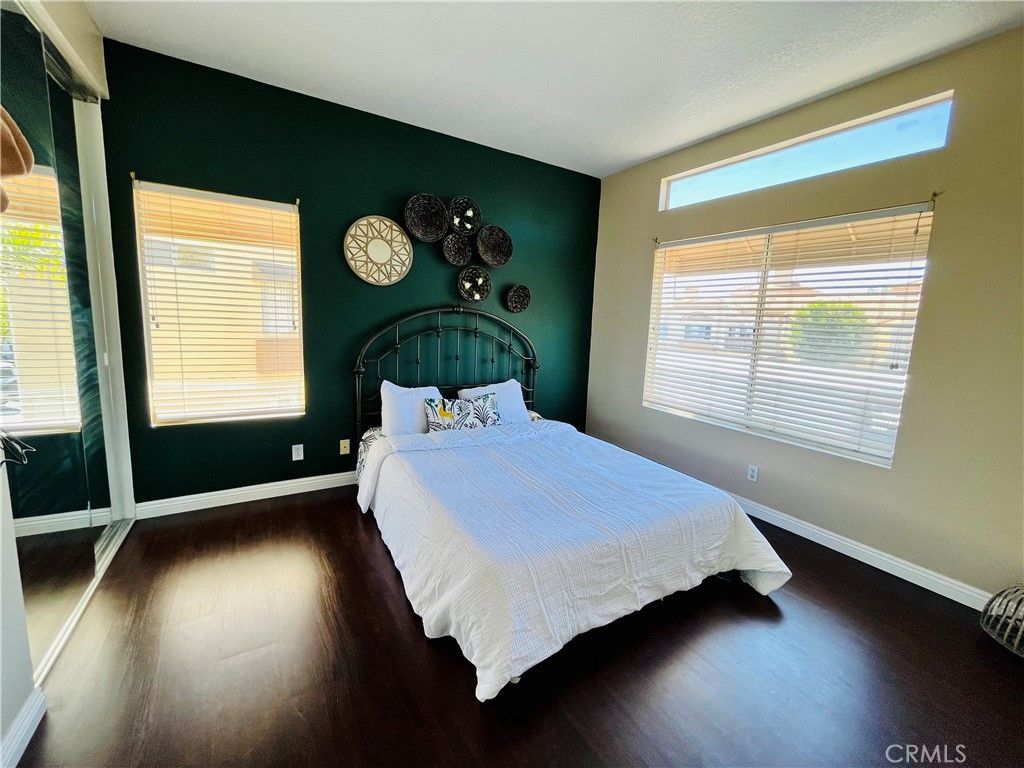 listing image 130723359312630953113