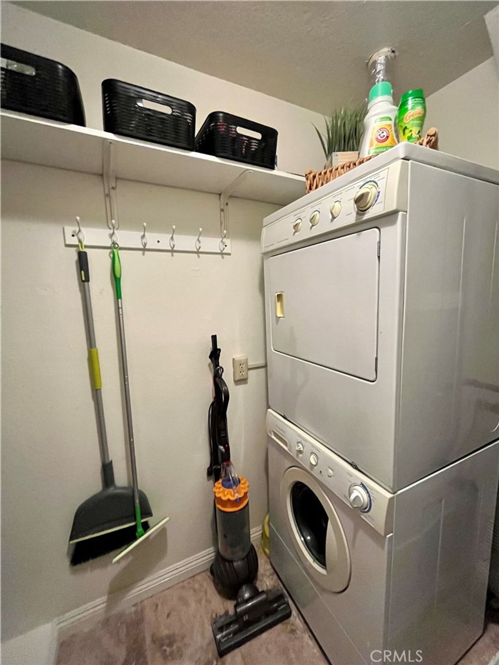 listing image 130726356279591258105