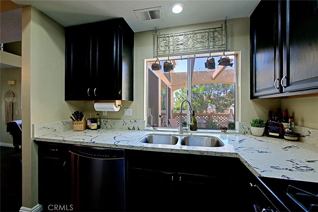 listing image 130729634940502902605