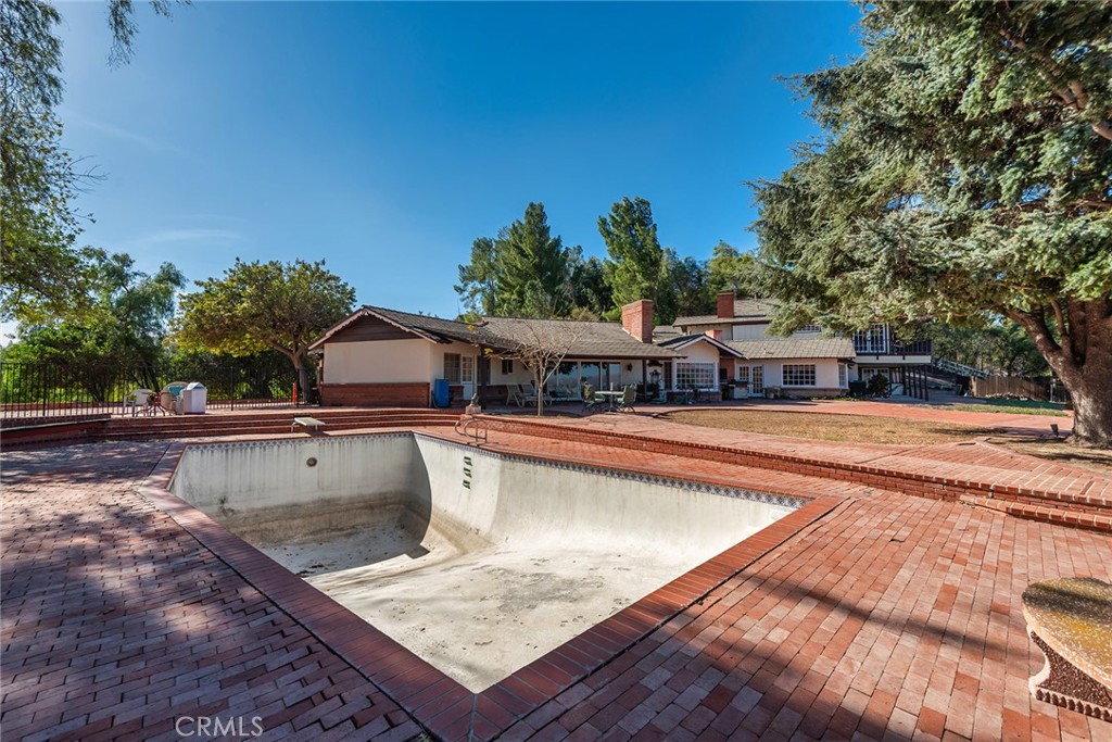 6006 CLEAR VALLEY Road