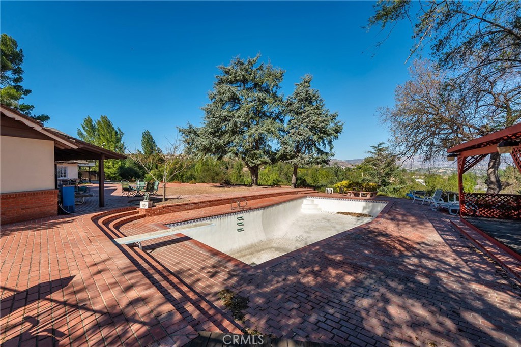 6006 CLEAR VALLEY Road