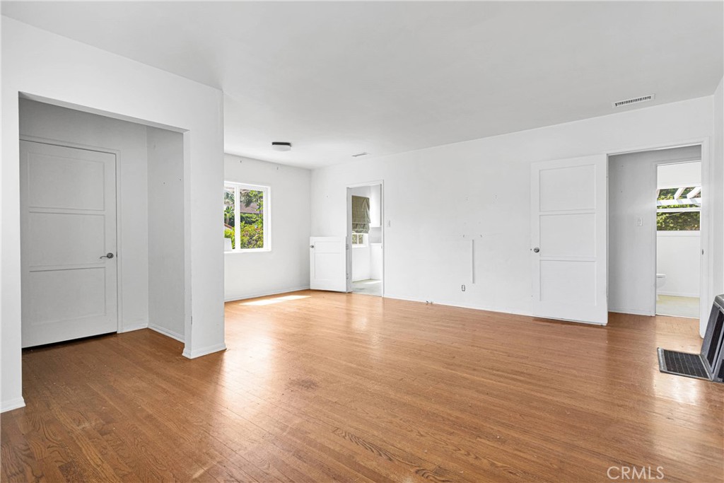 Photo 8 of 41 of 1121 S Wycliff Avenue house