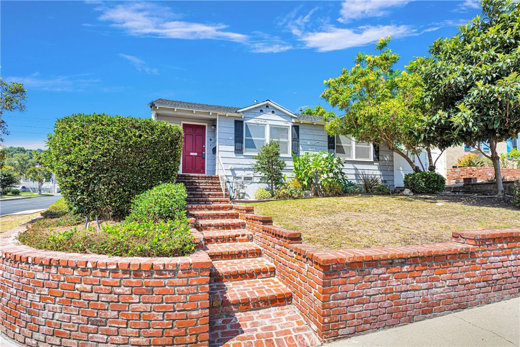 Photo 3 of 41 of 1121 S Wycliff Avenue house