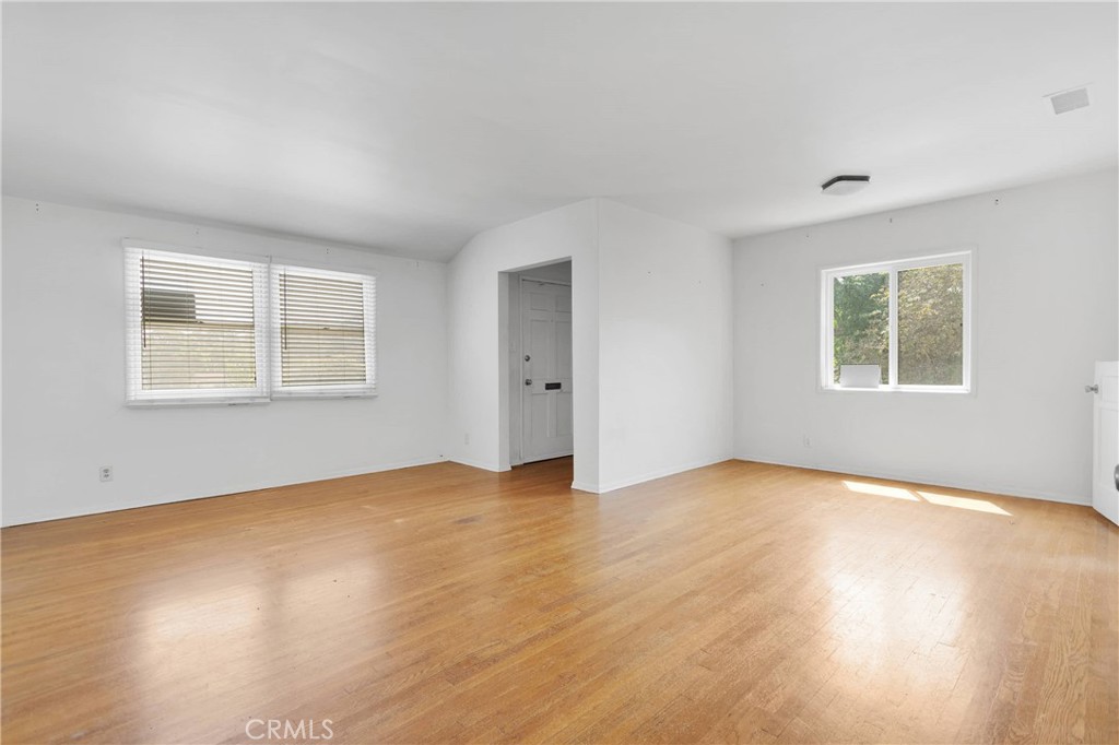 Photo 6 of 41 of 1121 S Wycliff Avenue house