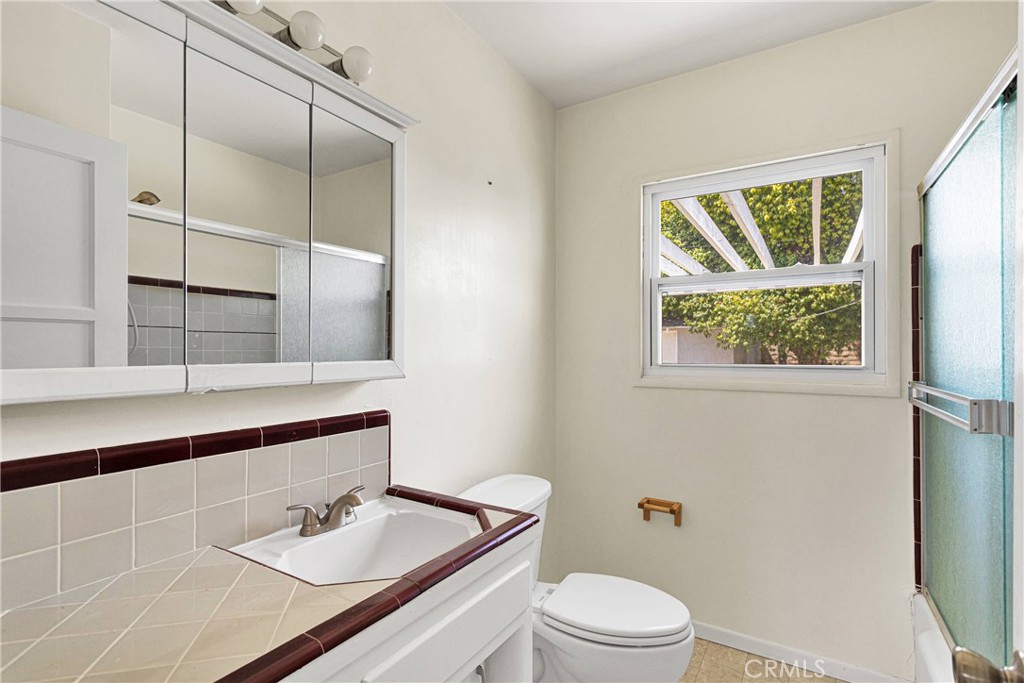 Photo 16 of 41 of 1121 S Wycliff Avenue house
