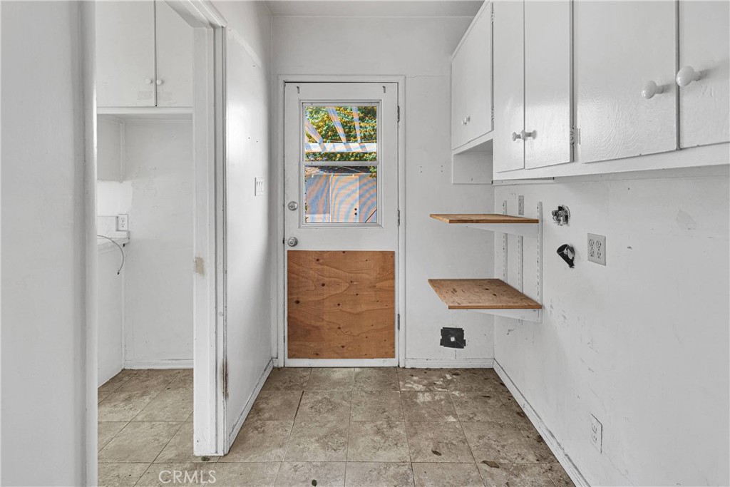 Photo 14 of 41 of 1121 S Wycliff Avenue house