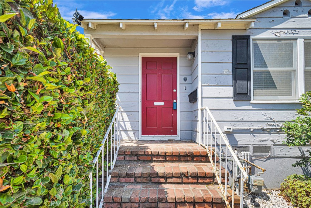 Photo 4 of 41 of 1121 S Wycliff Avenue house