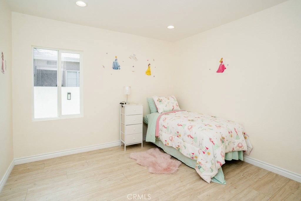 listing image 130721106045263111105