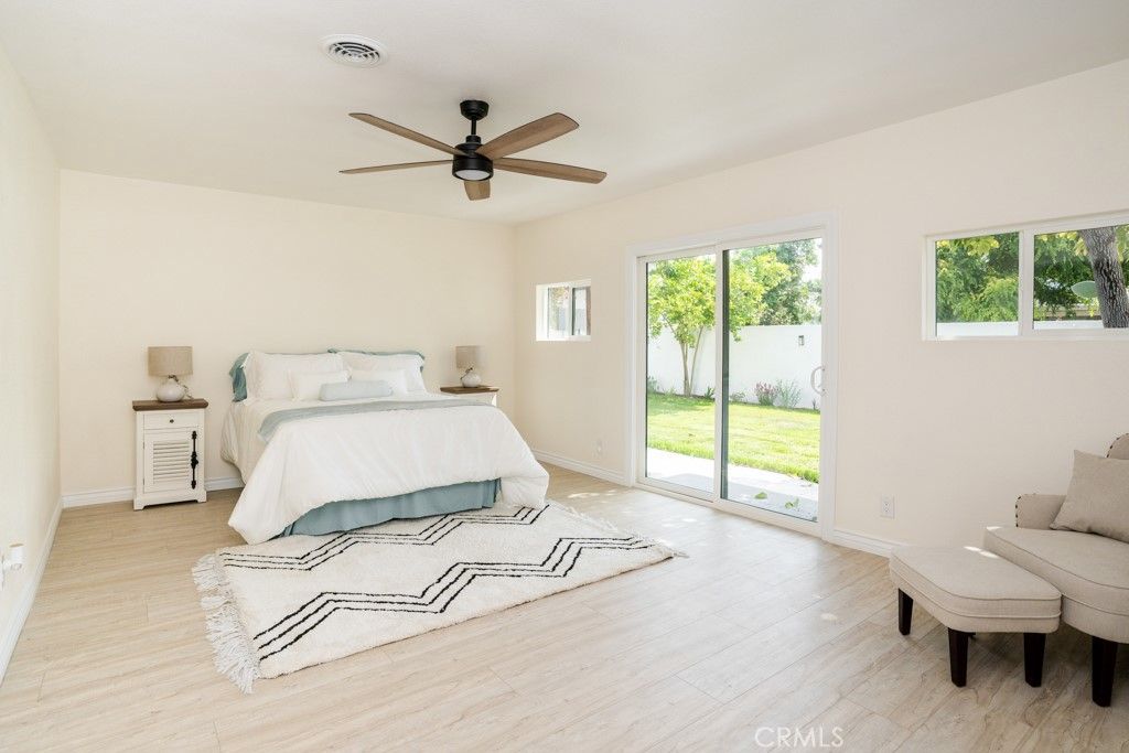 listing image 130725799952195193016