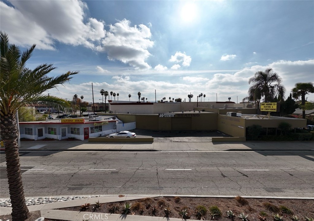 11500 Ramona Boulevard