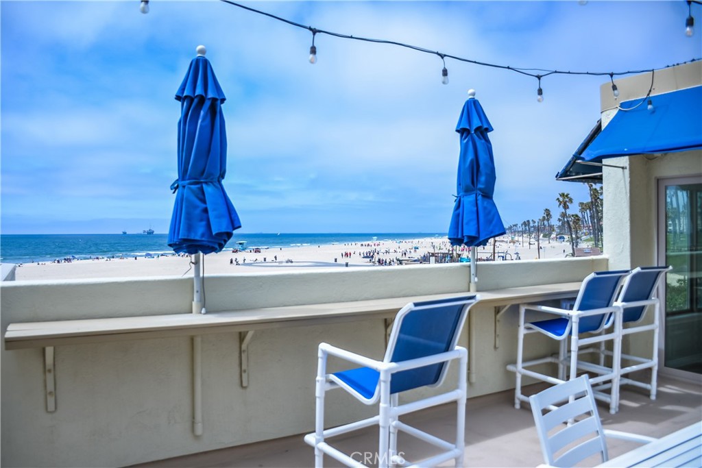 711 Pacific Coast Highway 323