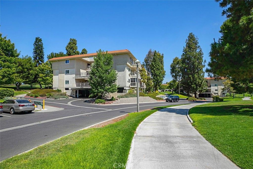listing image 130728596934765058180