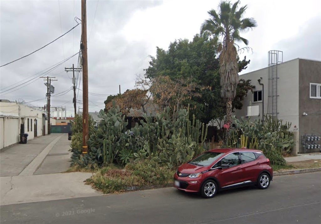 Photo of 5421 Denny Avenue, North Hollywood, CA 91601 (MLS # SR23092080)