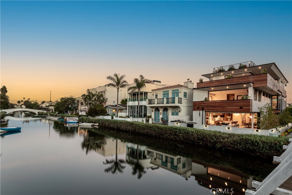 Situated on the historic Venice Canals of Los Angeles, a rare corner property with a spacious side yard, this home has an abundance of light that flows throughout. Seamlessly blending cutting-edge design with comfort and functional elegance. As you enter through the front door you will be greeted with soaring high ceilings and an open, versatile floorplan. The expansive living area integrates indoor-outdoor living seamlessly with the kitchen and dining area open to your private patio on the canal, an entertainer's dream! State of the art smart home and a private elevator to all floors. The gourmet chef's kitchen features beautiful quartz counters and ample custom cabinetry throughout. The stunning primary bedroom features a serene, spa-like bathroom with a soaking tub, an oversized closet and a private outdoor patio with a jacuzzi and stunning views of the canal. Lastly, a rooftop that inspires a night of fun with 360 degree views all the way to the Hollywood sign. In one of the most sought-after locations, you are within walking distance to some of the best restaurants and coffee shops in Los Angeles. Don't miss this opportunity to enjoy Venice beach living at its finest. Along the iconic canals and just 3 blocks from the ocean and minutes from the Venice boardwalk.