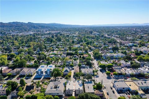 A home in Studio City