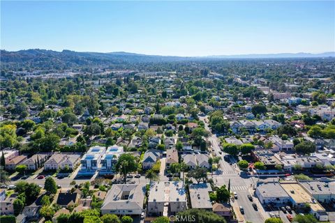 A home in Studio City