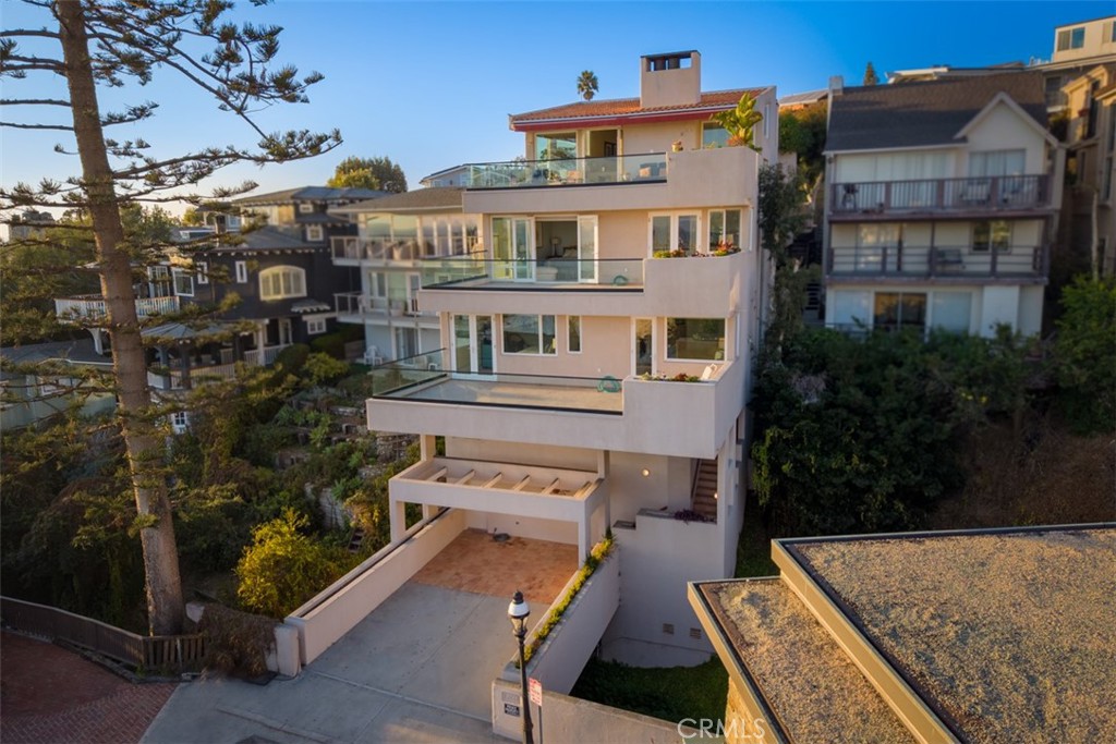 2721 Victoria Drive