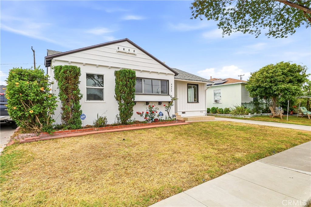 4537 Lakewood Boulevard