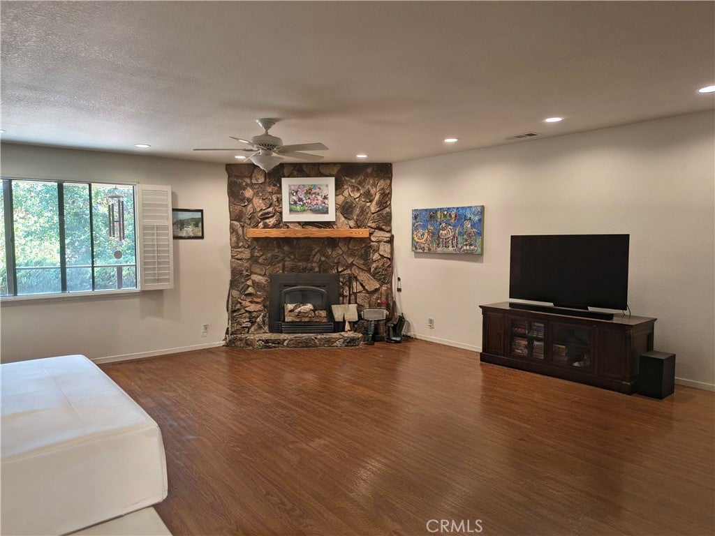 10185 Santa Ana