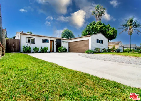 8030 Hesperia Avenue, Los Angeles, CA 91335 - MLS#: 26861917