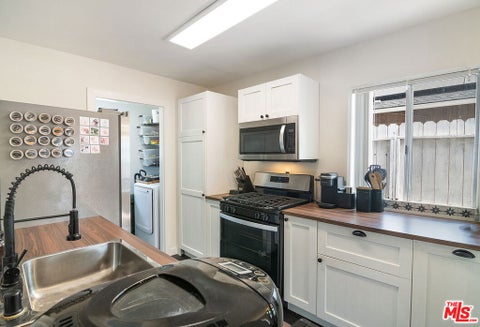 Tiny photo for 8030 Hesperia Avenue, Los Angeles, CA 91335 (MLS # 26861917)