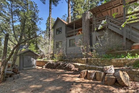 Photo of 851 Cottage Grove Rd, Lake Arrowhead, CA 92352 (MLS # IG26080139)
