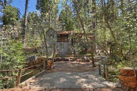 Photo of 851 Cottage Grove Rd, Lake Arrowhead, CA 92352 (MLS # IG26080139)