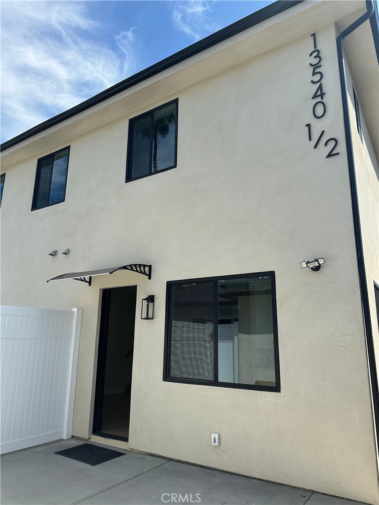 Fully renovated 3 bedroom-2 bath home located in Van Nuys. Property has laminate flooring, stainless steel appliances and quartz countertops in kitchen. Washer and Dryer included. Small Cat or Dog is ok. Requirements: Income has to be 2.5 x the rent and credit score has to be 700+ Parking available Call now to schedule a showing for this beautiful home!