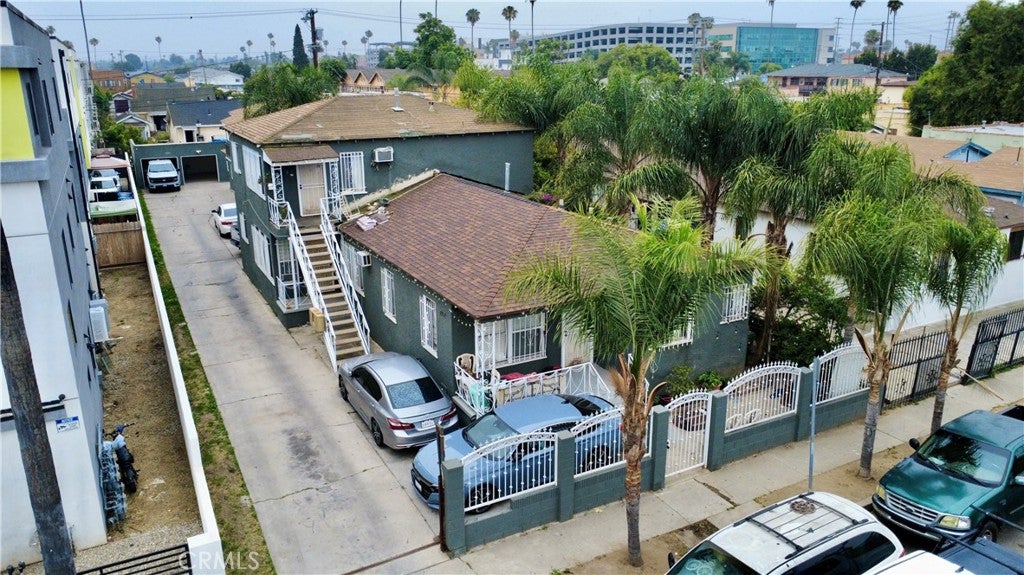 840 W 81st