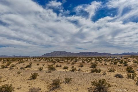 Photo of 101 Diamond Bar, 29 Palms, CA 92277 (MLS # JT26068342)