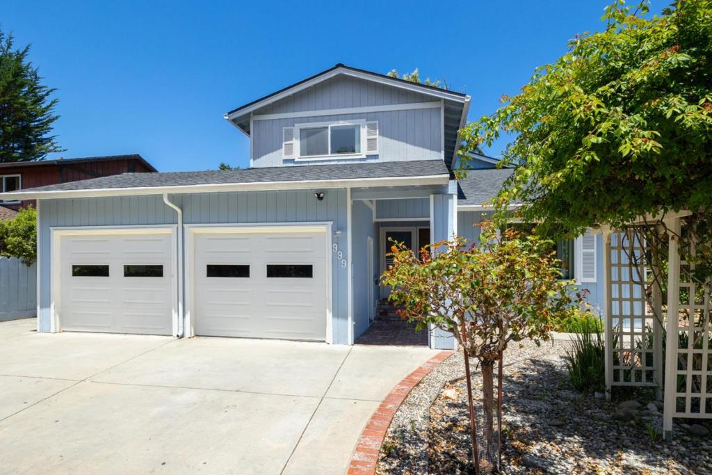 999 Live Oak Avenue